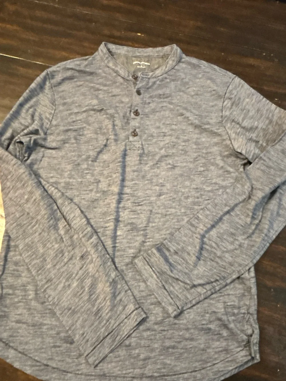 Banana Republic Men's Long Sleeve Henley - Heather Navy size small